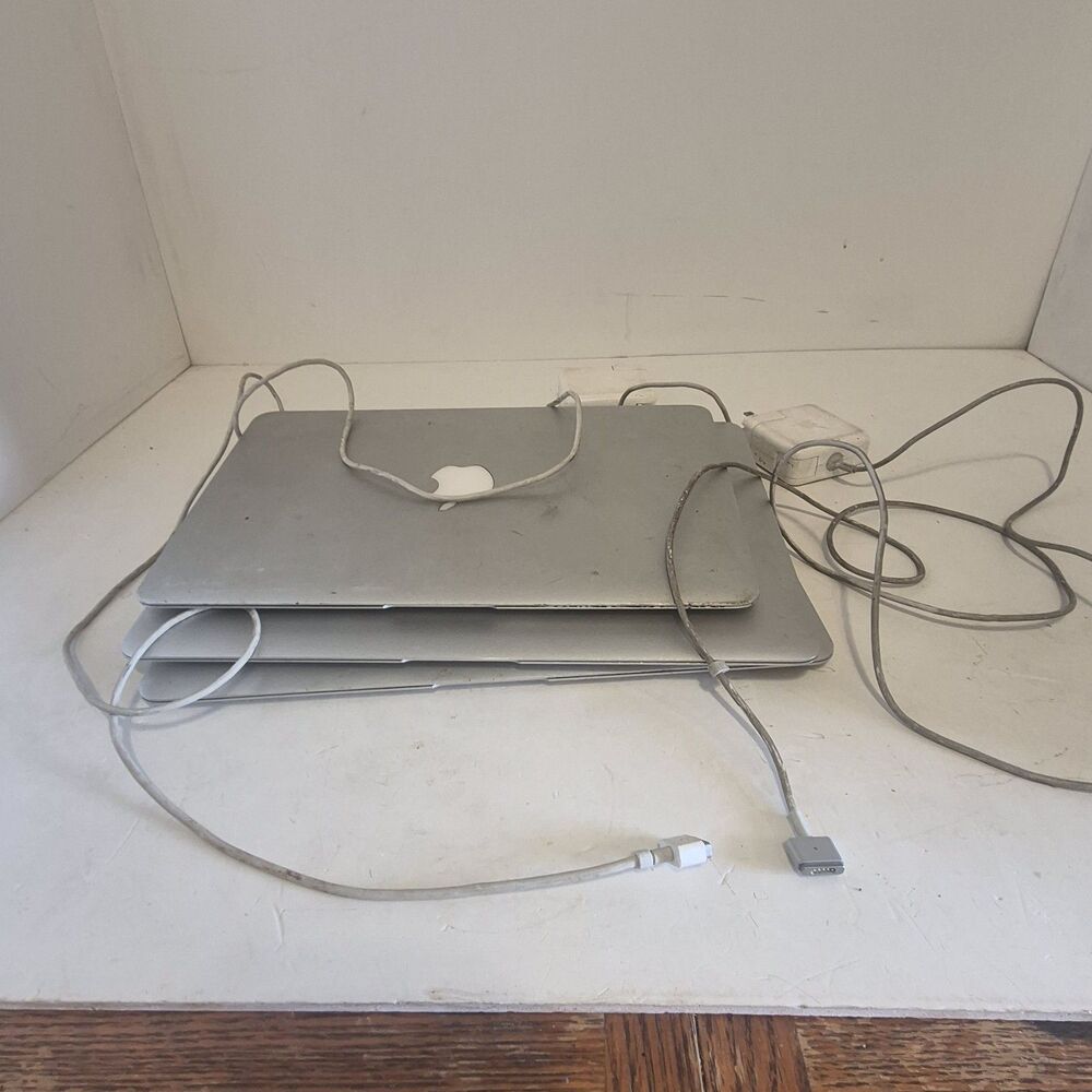 lot of 3 apple macbook air (Models: A1466, A1369, A1465)